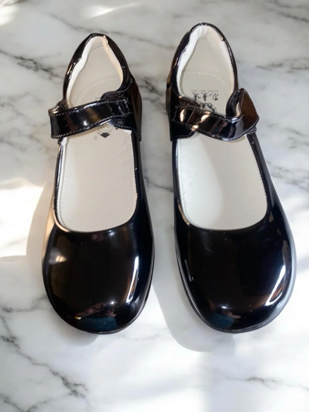 Kong Mai Mai  black patent leather Mary Jane shoes for girls uniform Sz 1.5